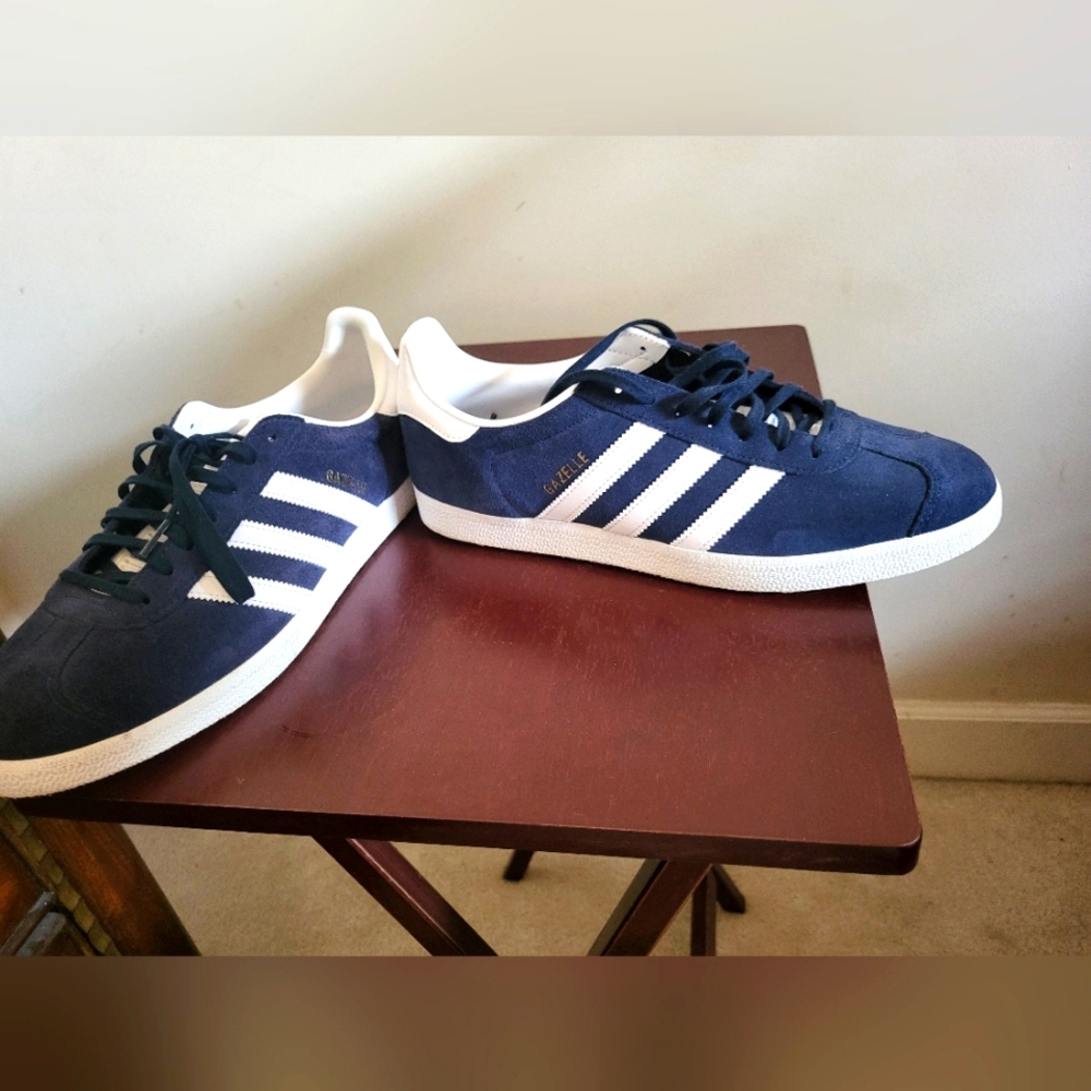 Adidas gazelles men’s 11 US